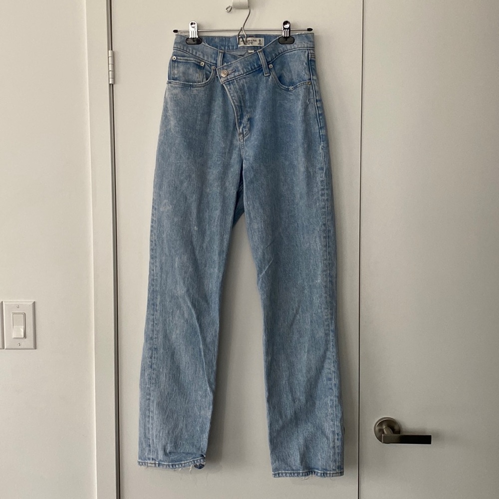 Abercrombie 90s Straight Ultra High Rise